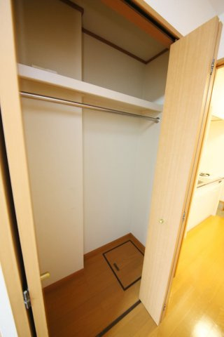 キャトル・セゾンの収納|別部屋反転間取りのお写真となります。