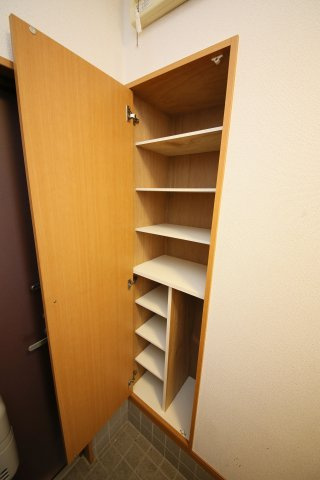 キャトル・セゾンの収納|別部屋反転間取りのお写真となります。