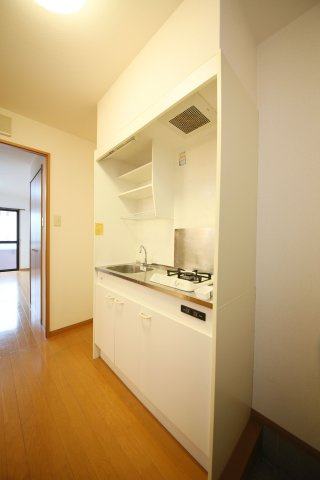 キャトル・セゾンのキッチン|別部屋反転間取りのお写真となります。