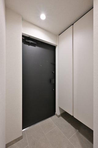 リビオメゾン西麻布の玄関