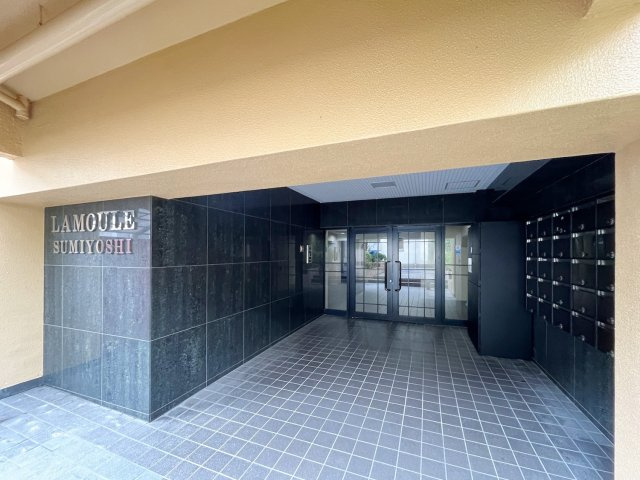 ラムール住吉のエントランス|毎日通るエントランスはこのようになっています