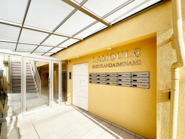 ラムール鈴蘭台南のエントランス|落ち着いたエントランスです