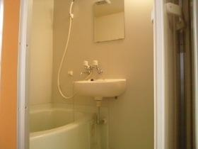 藤沢市高倉のアパートの洗面所