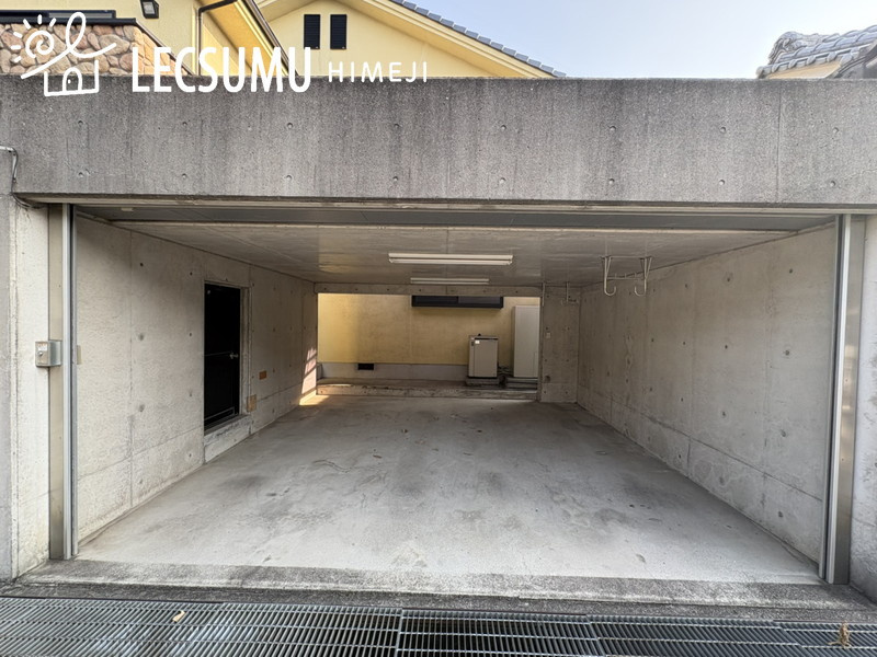 姫路市飾磨区阿成渡場/中古戸建の駐車場