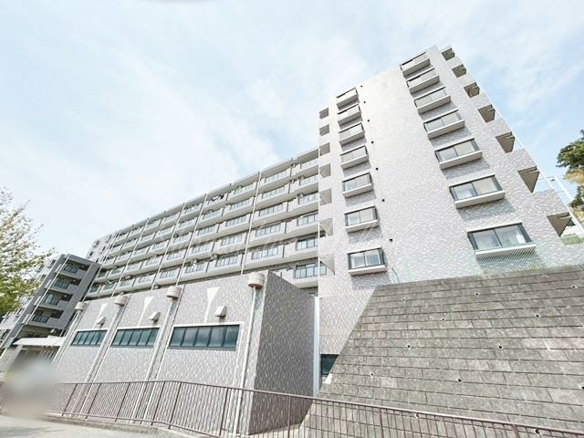 横浜市戸塚区川上町の賃貸マンションの外観|鉄筋コンクリートマンションで防音面も安心♪