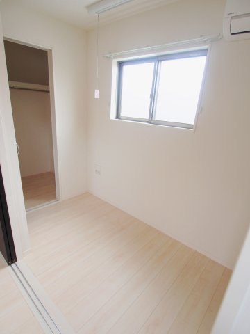 セブンプロート船越南3丁目の洋室