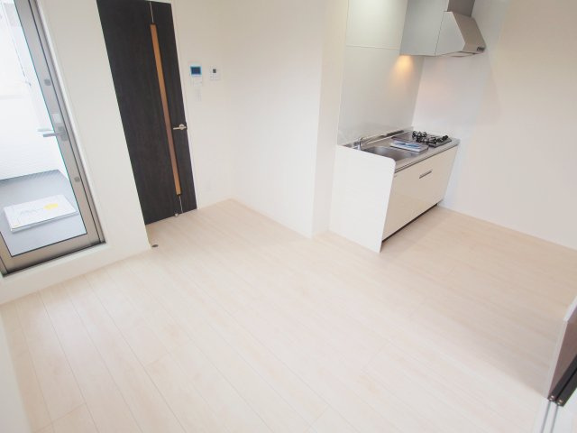 セブンプロート船越南3丁目の居間・リビング