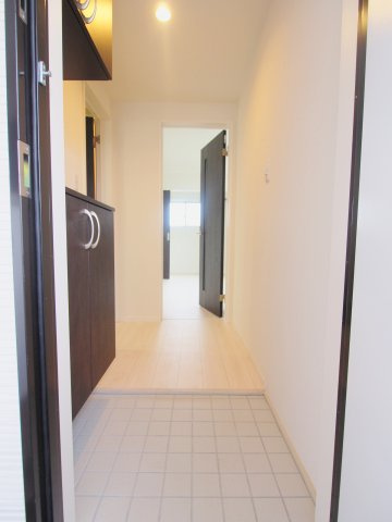 セブンプロート船越南3丁目の玄関