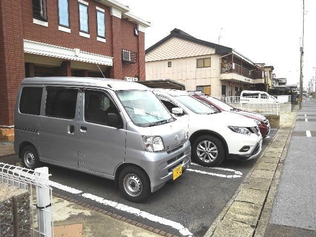 アルドールセレノⅡの駐車場
