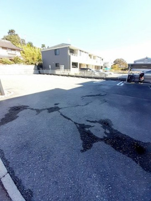 【駐車場】 | カーサ　プラシードⅡ番館 | 駐車場があるので、車を買う予定の方も安心です