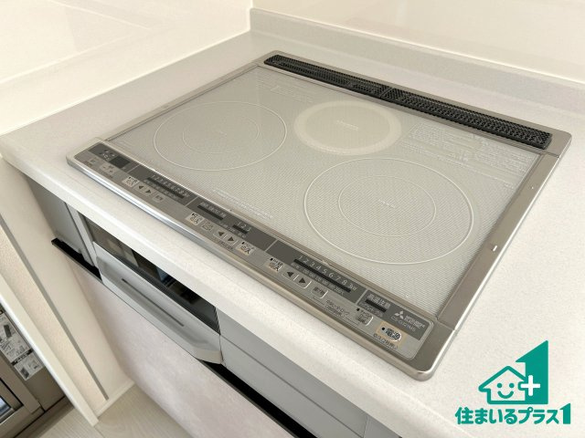 ●17(土)18(日)現地案内可能！　磯城郡田原本町黒田の設備|火を使わないので、安心なＩＨコンロ！でこぼこが無い構造なので、掃除もしやすく清潔に保てます！