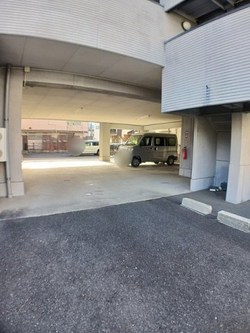 グラン・アルフル東雲の駐車場|駐車場に車を止められます