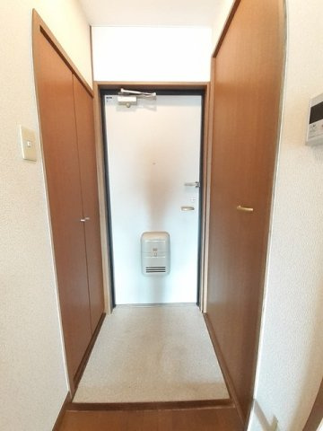 グラン・アルフル東雲の玄関|シンプルで使いやすい玄関です