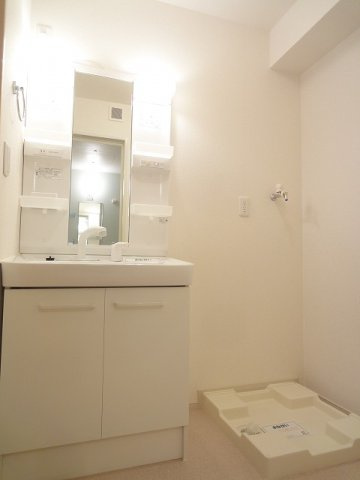 Ｋｒｅｉｓ　Ａの洗面所|明るい洗面所です