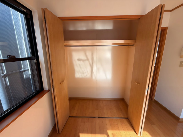 川口市本町三丁目貸家の収納|2Fの洋室6.7帖　収納力が豊富です。