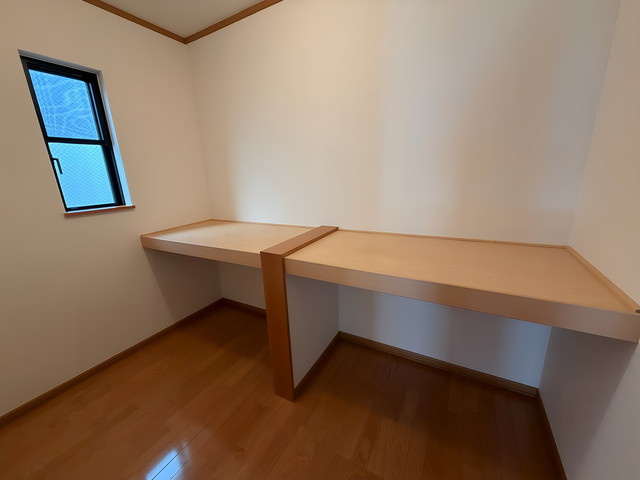 川口市本町三丁目貸家のその他|納戸はワークスペースとしてもご利用可能です。