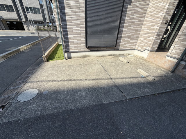 川口市本町三丁目貸家の駐車場|試し入れをお願いいたします。