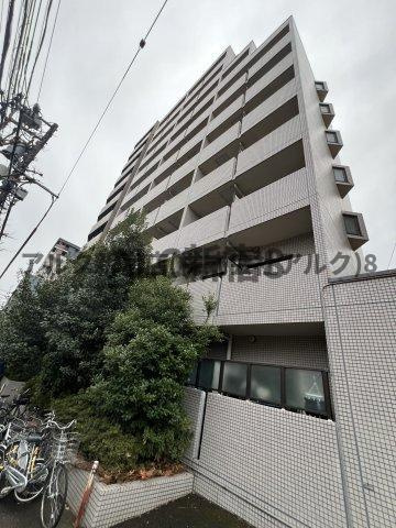 新中野スカイレジテルの外観|10階建て　豪華なマンションです。