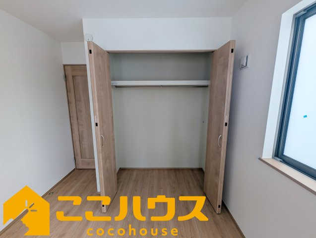 宜野湾市大謝名1丁目　新築戸建て　全2棟　A号棟の収納|洋服が多い方でも安心の収納力