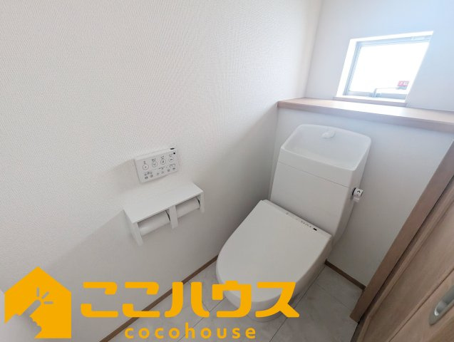 宜野湾市大謝名1丁目　新築戸建て　全2棟　A号棟のトイレ|2階トイレ