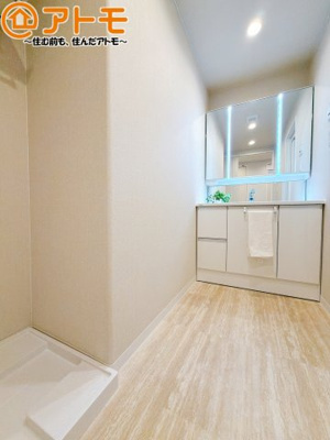 【独立洗面台】 | アルファステイツ藤枝駅南 | 三面鏡の中は収納になっているため、スッキリとした洗面台を保つことができます♪