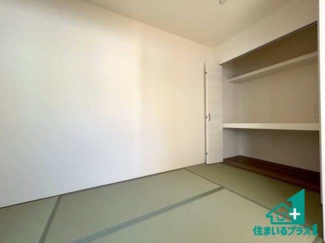 ●磯城郡田原本町黒田　第4期　新築一戸建ての和室|一室あると便利な和室は客間としてだけでなく、小さなお子様のプレイルームや食後のくつろぎスペースとしてもご利用いただけます。収納もついていますので大活躍間違いなし！