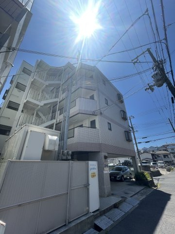 アクシス板宿の外観