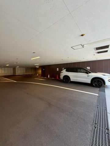 御影タワーレジデンスの駐車場