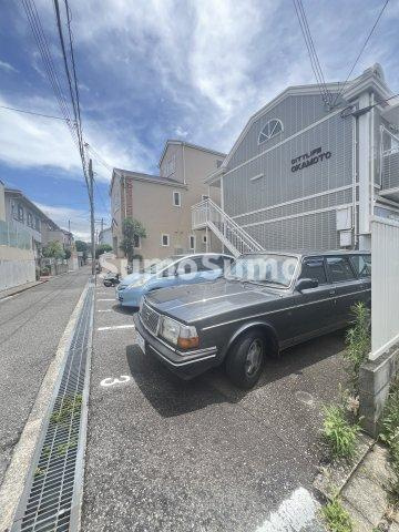 シティライフ岡本の駐車場