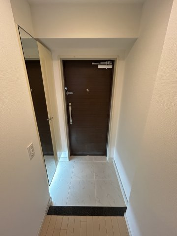 クラウンハイム北心斎橋フラワーコートの玄関|シンプルで使いやすい玄関です