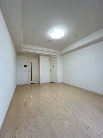 クラウンハイム北心斎橋フラワーコートの居間・リビング|ゆったりとした居間です