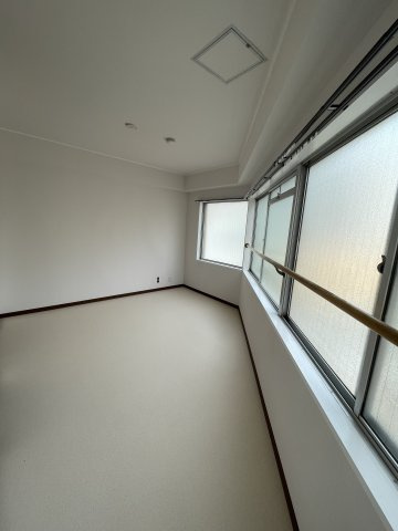 豊縁兵庫ビルの洋室