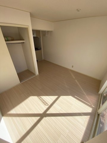 シャルマン前原の居間・リビング