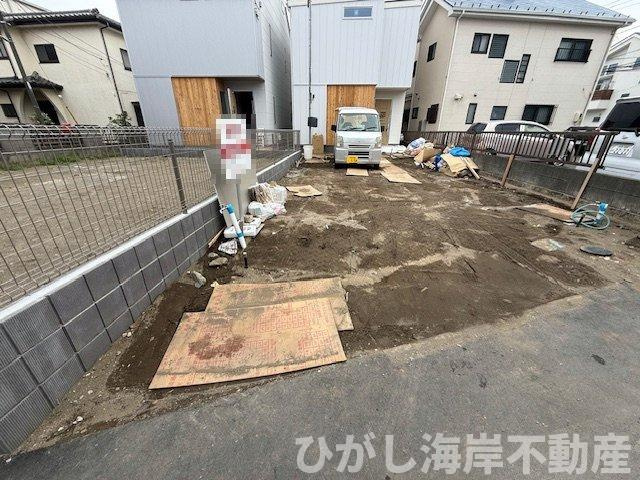 茅ヶ崎市十間坂1丁目　新築戸建　全2棟の駐車場|4月6日撮影　外構工事中　駐車スペース