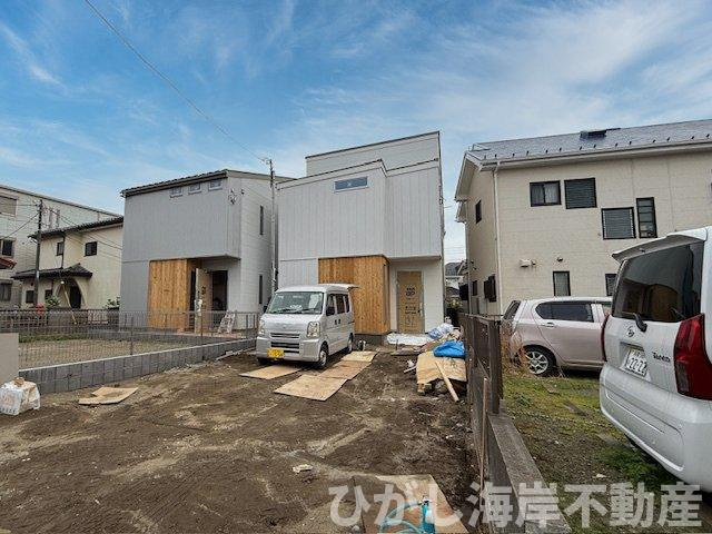 茅ヶ崎市十間坂1丁目　新築戸建　全2棟の外観|4月6日撮影　外構工事中　現地外観