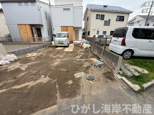 茅ヶ崎市十間坂1丁目　新築戸建　全2棟の駐車場|4月6日撮影　外構工事中　駐車スペース