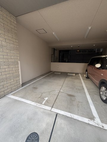 スプランディッド元町山手の駐車場