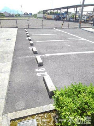 パールスクエアＣの駐車場