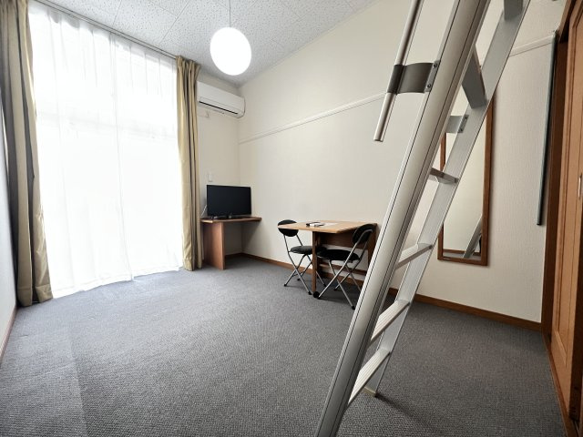 レオパレスル・コントワールⅢの洋室