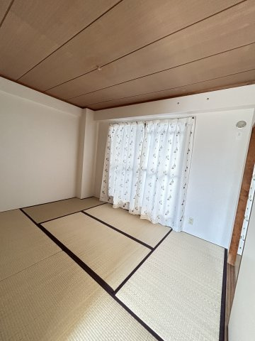 スカイハイツ五和の和室