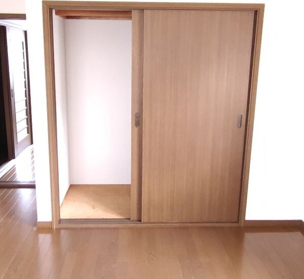 フリーデン F棟の収納