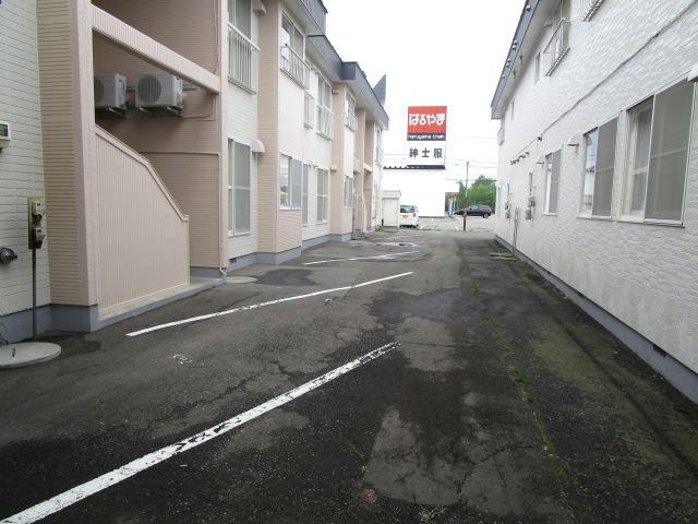 グレースタウンCの駐車場