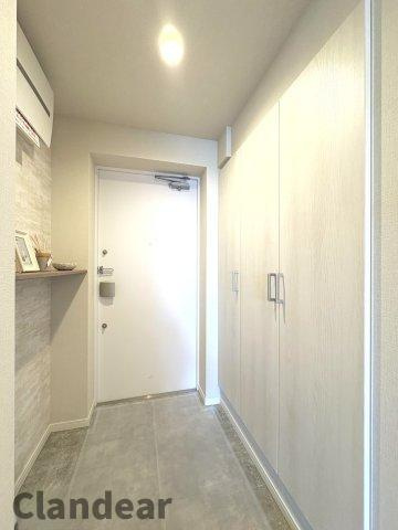 イニシア墨田押上の玄関|ドキドキの新生活も、安心してスタート。ぴったりの住まいを見つけませんか？クランディアが一緒に住まい選びをサポートします‼　まずは、お気軽にお問合せください　＃クランディア