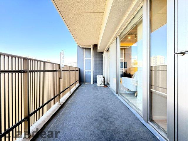 イニシア墨田押上のバルコニー|ドキドキの新生活も、安心してスタート。ぴったりの住まいを見つけませんか？クランディアが一緒に住まい選びをサポートします‼　まずは、お気軽にお問合せください　＃クランディア