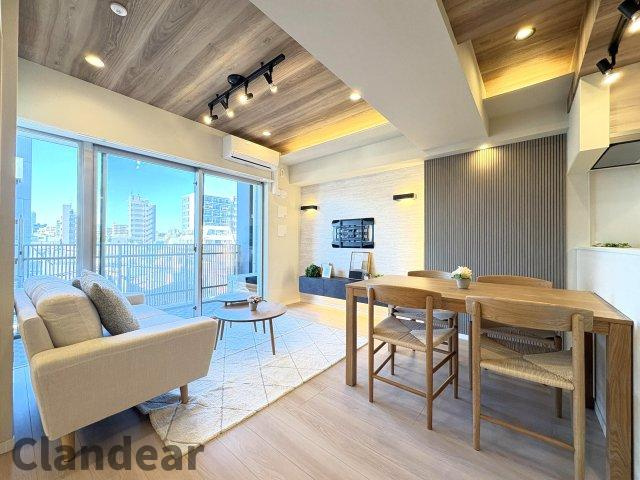 イニシア墨田押上の居間・リビング|ドキドキの新生活も、安心してスタート。ぴったりの住まいを見つけませんか？クランディアが一緒に住まい選びをサポートします‼　まずは、お気軽にお問合せください　＃クランディア