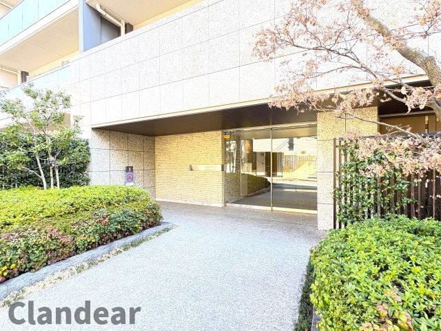 イニシア墨田押上のエントランス|ドキドキの新生活も、安心してスタート。ぴったりの住まいを見つけませんか？クランディアが一緒に住まい選びをサポートします‼　まずは、お気軽にお問合せください　＃クランディア