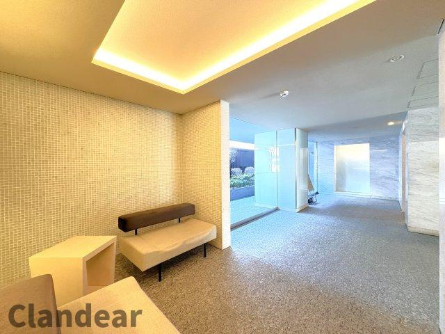 イニシア墨田押上のロビー|ドキドキの新生活も、安心してスタート。ぴったりの住まいを見つけませんか？クランディアが一緒に住まい選びをサポートします‼　まずは、お気軽にお問合せください　＃クランディア