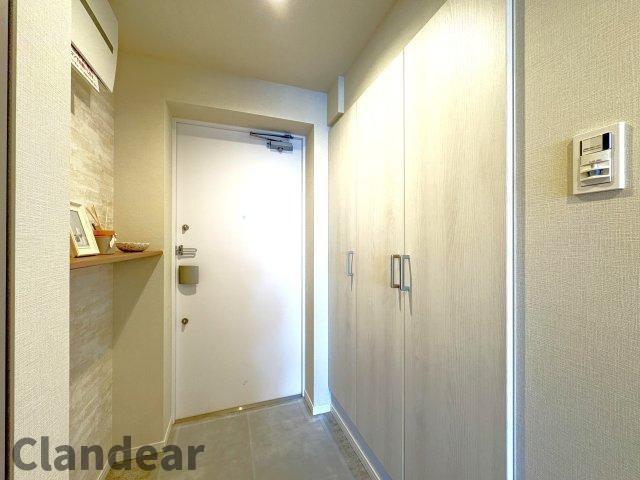 イニシア墨田押上の玄関|ドキドキの新生活も、安心してスタート。ぴったりの住まいを見つけませんか？クランディアが一緒に住まい選びをサポートします‼　まずは、お気軽にお問合せください　＃クランディア