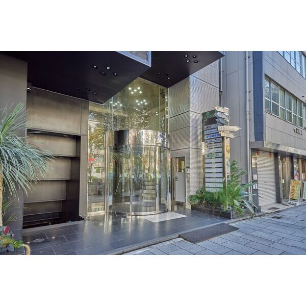 大阪市北区天神橋２丁目の事務所のエントランス