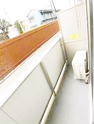 大和市福田のアパートのバルコニー
